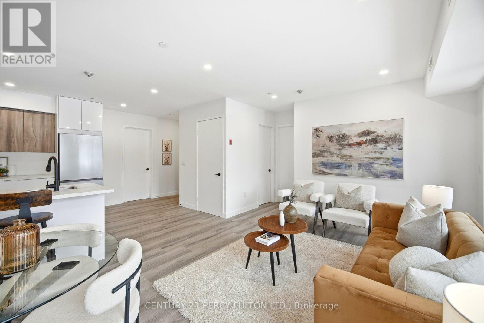 201 - 61 Orchard Park Drive, Toronto, ON - Indoor Photo Showing Living Room
