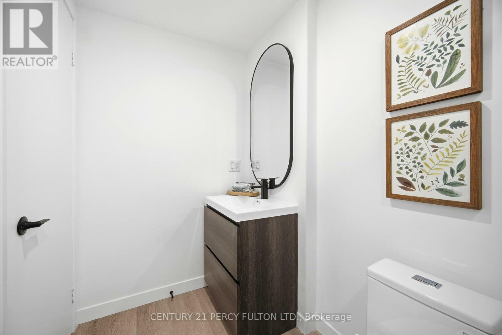 201 - 61 Orchard Park Drive, Toronto, ON - Indoor Photo Showing Bathroom
