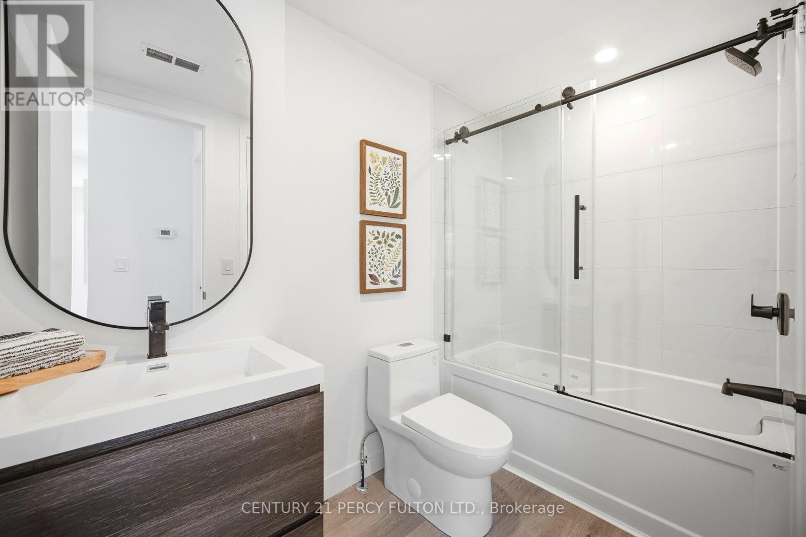 201 - 61 Orchard Park Drive, Toronto, ON - Indoor Photo Showing Bathroom