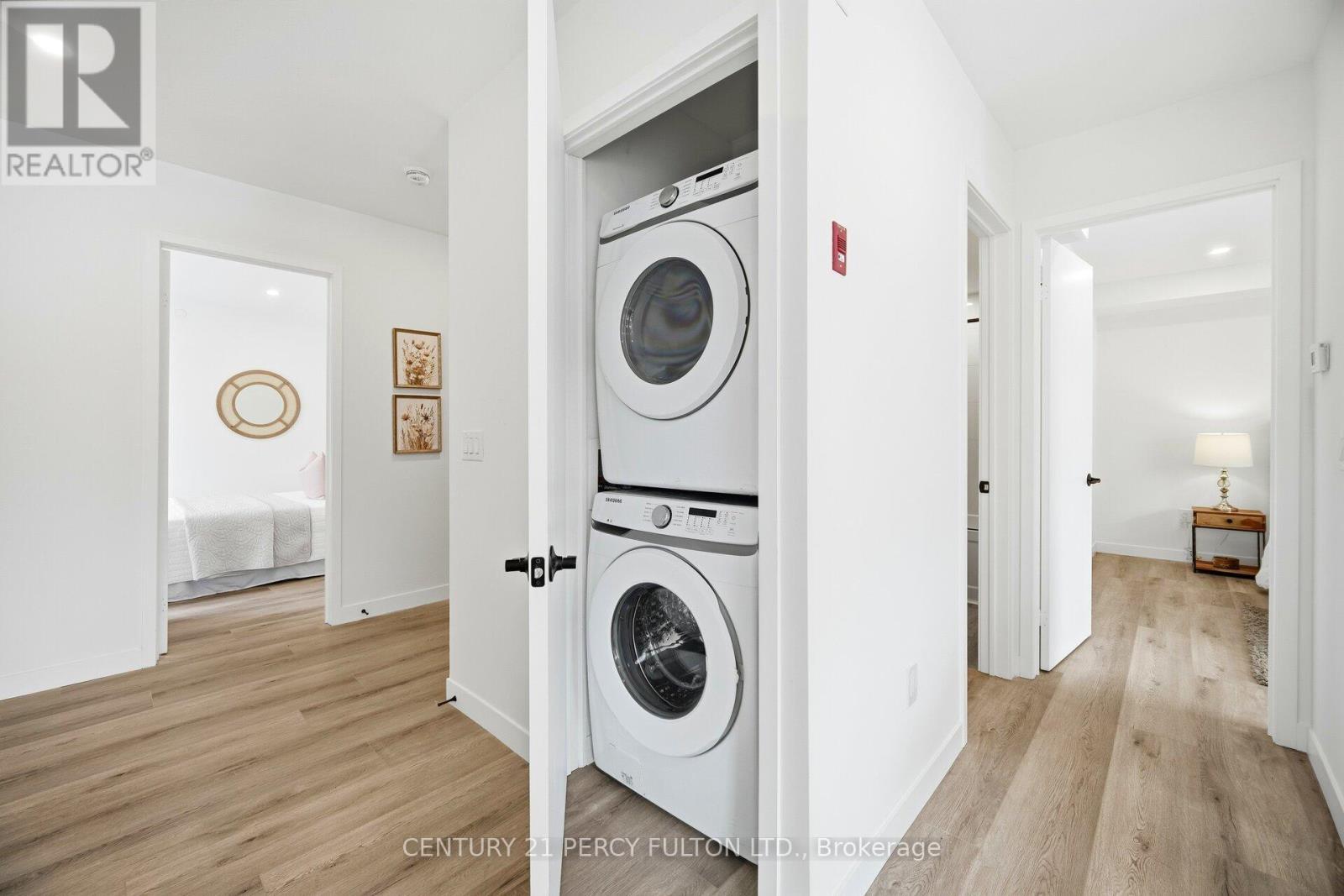 201 - 61 Orchard Park Drive, Toronto, ON - Indoor Photo Showing Laundry Room