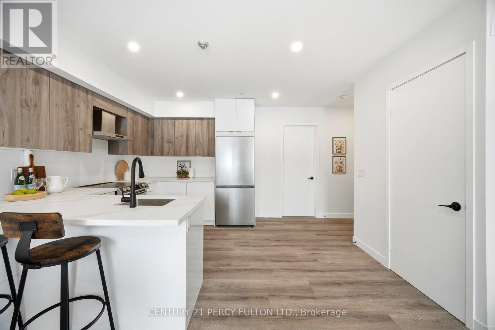 201 - 61 Orchard Park Drive, Toronto, ON - Indoor Photo Showing Kitchen