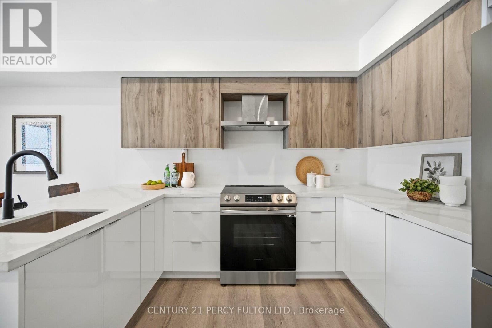201 - 61 Orchard Park Drive, Toronto, ON - Indoor Photo Showing Kitchen With Upgraded Kitchen