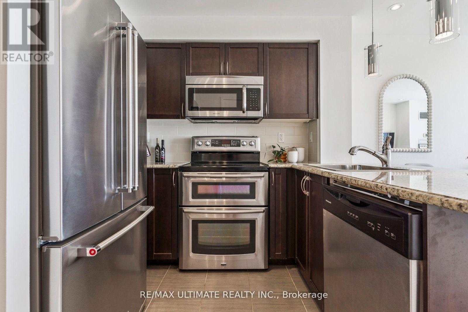 1402 - 816 Lansdowne Avenue, Toronto, ON - Indoor Photo Showing Kitchen With Stainless Steel Kitchen