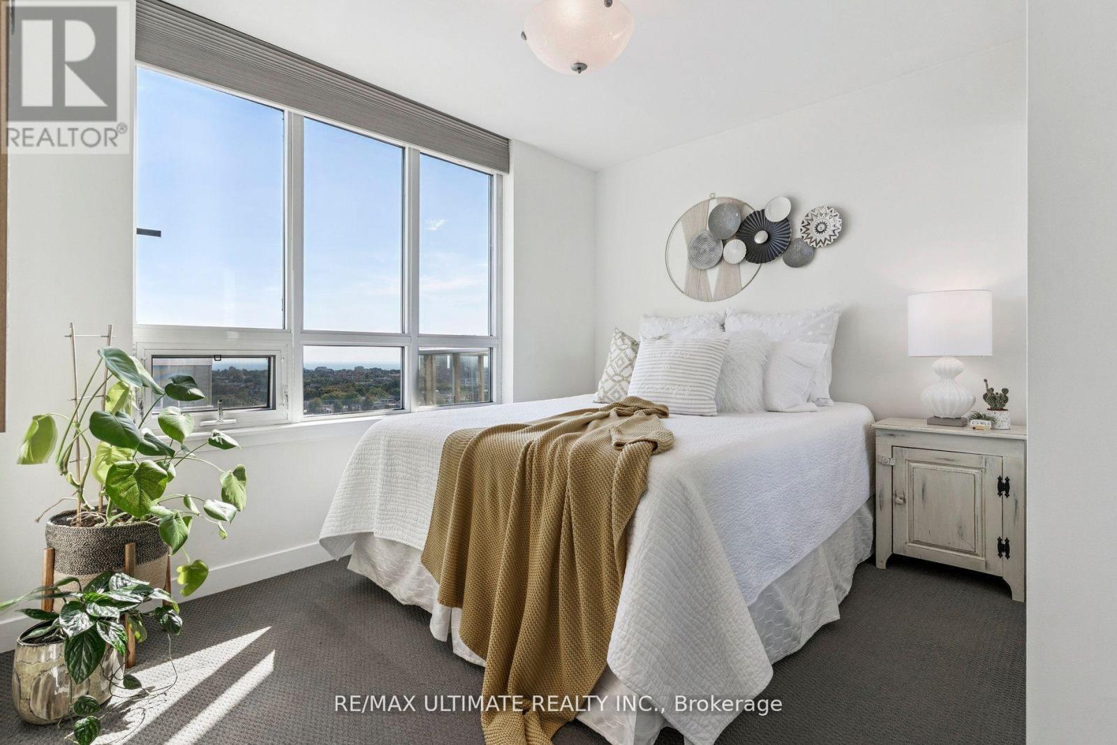 1402 - 816 Lansdowne Avenue, Toronto, ON - Indoor Photo Showing Bedroom
