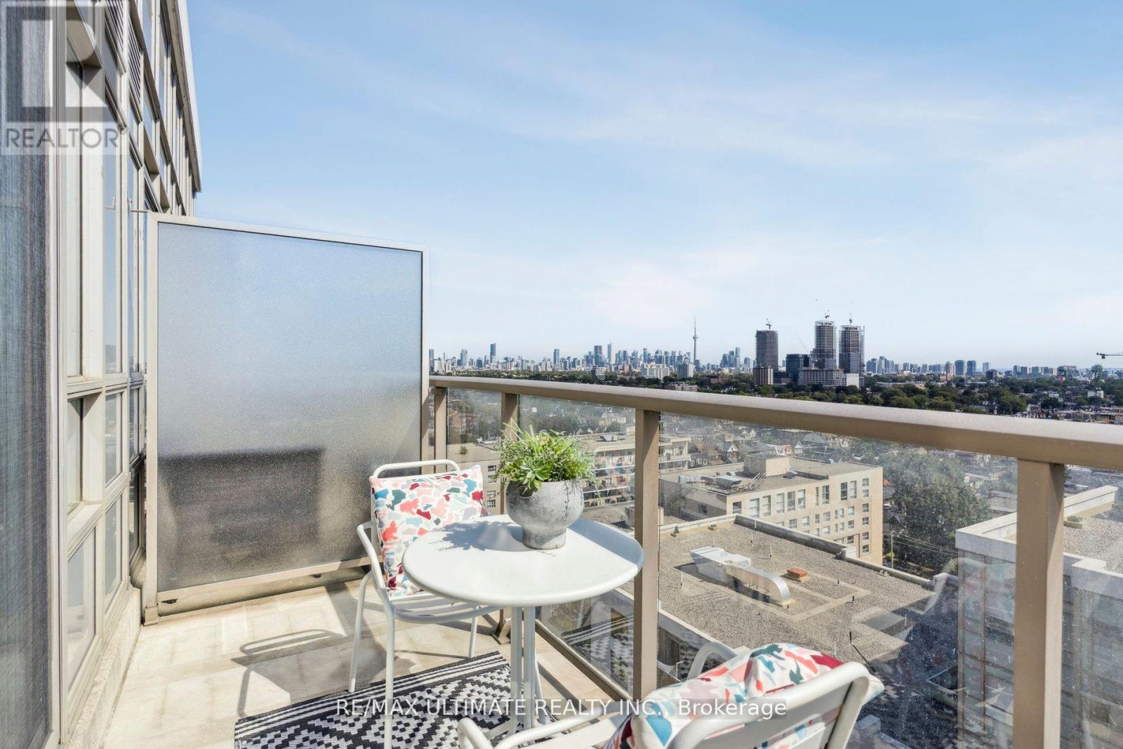 1402 - 816 Lansdowne Avenue, Toronto, ON - Outdoor