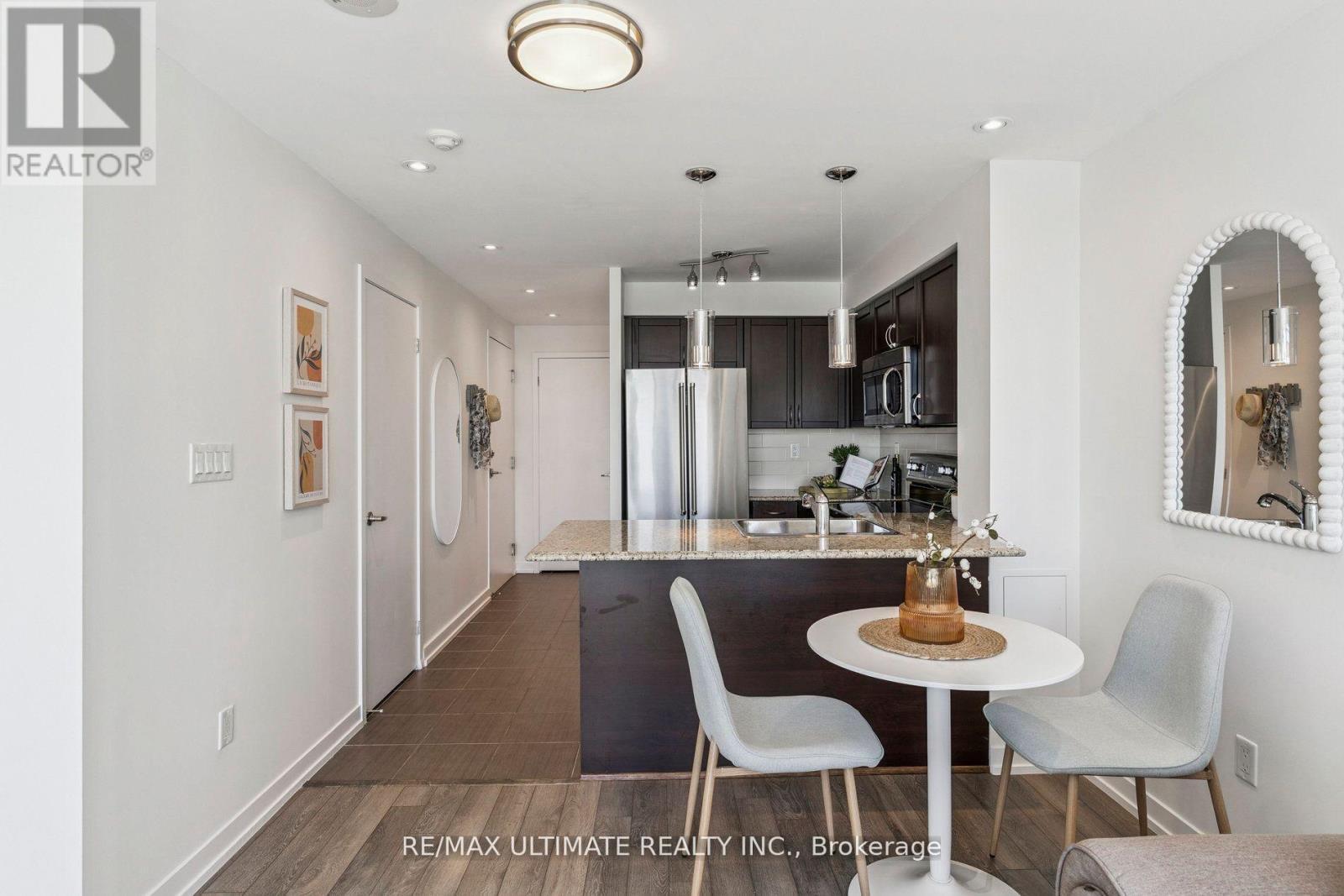 1402 - 816 Lansdowne Avenue, Toronto, ON - Indoor Photo Showing Dining Room
