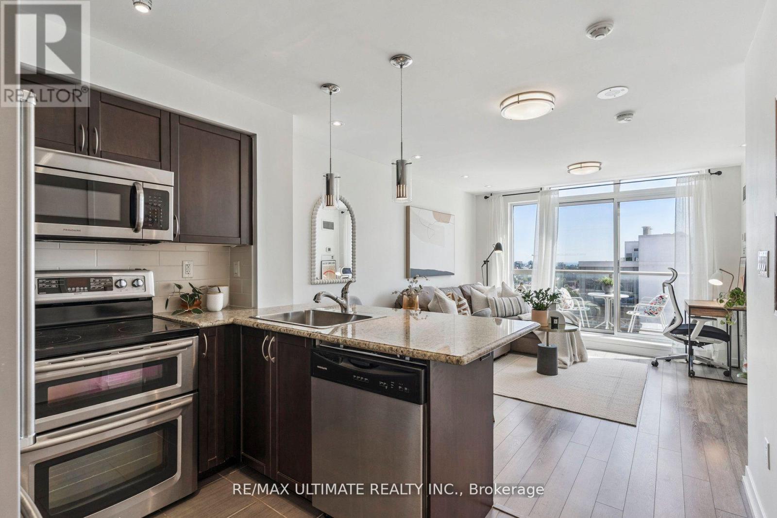 1402 - 816 Lansdowne Avenue, Toronto, ON - Indoor Photo Showing Kitchen With Stainless Steel Kitchen With Upgraded Kitchen
