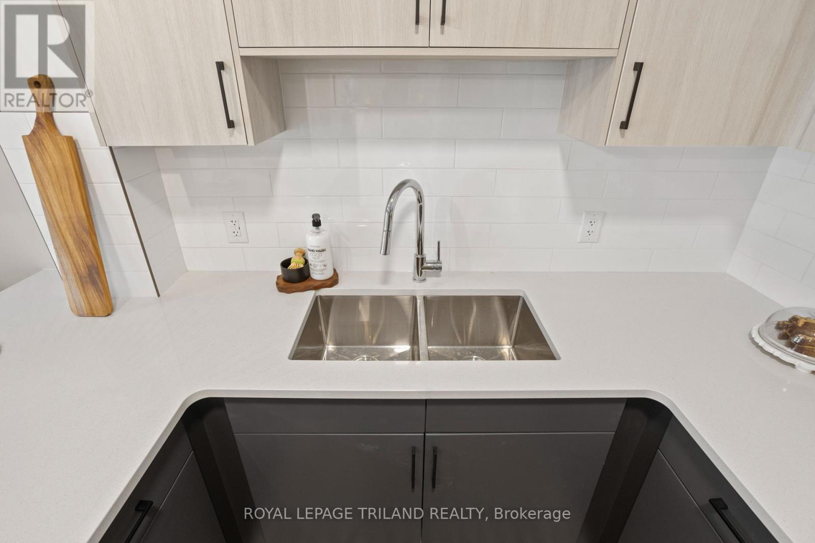 101 - 33318 Richmond Street, Lucan Biddulph (Lucan), ON