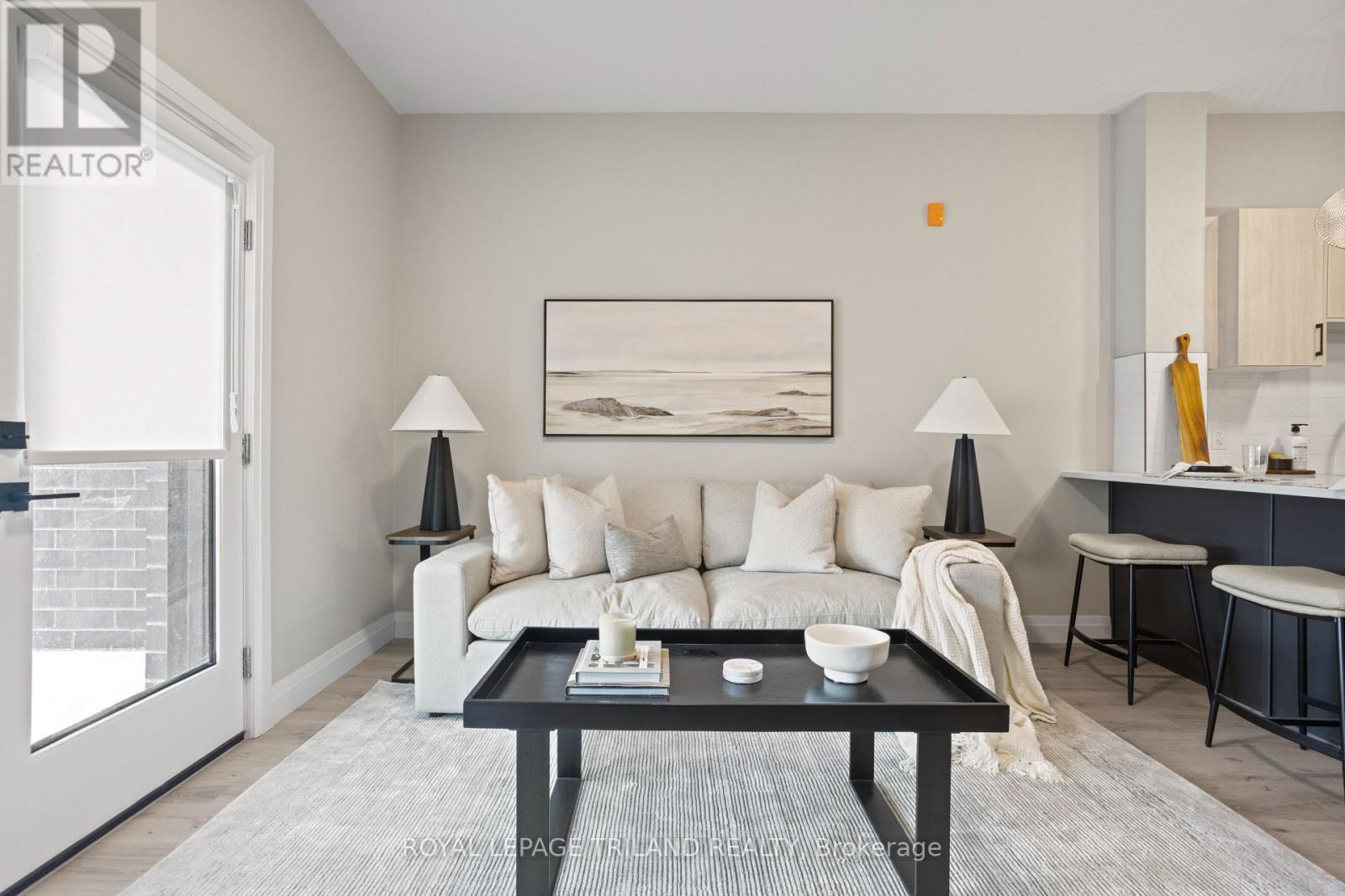 101 - 33318 Richmond Street, Lucan Biddulph (Lucan), ON