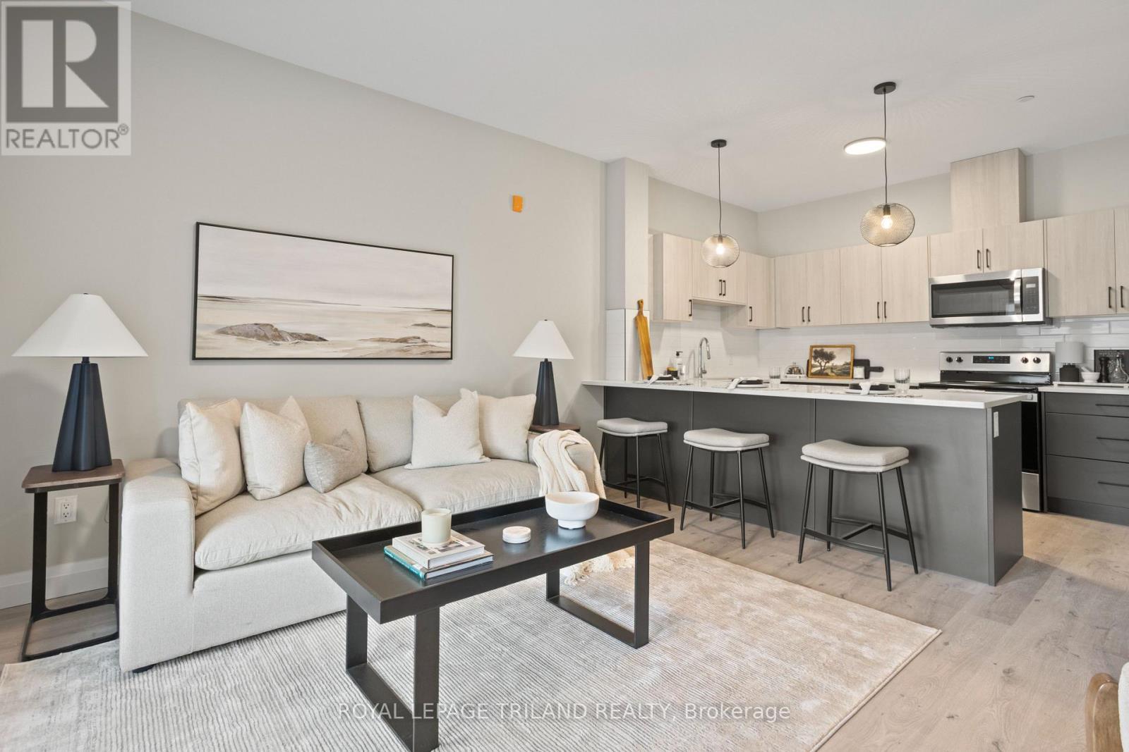 101 - 33318 Richmond Street, Lucan Biddulph (Lucan), ON