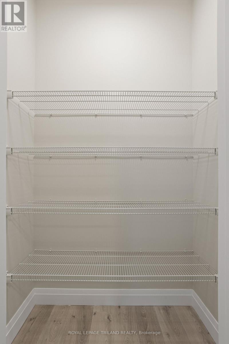 101 - 33318 Richmond Street, Lucan Biddulph (Lucan), ON