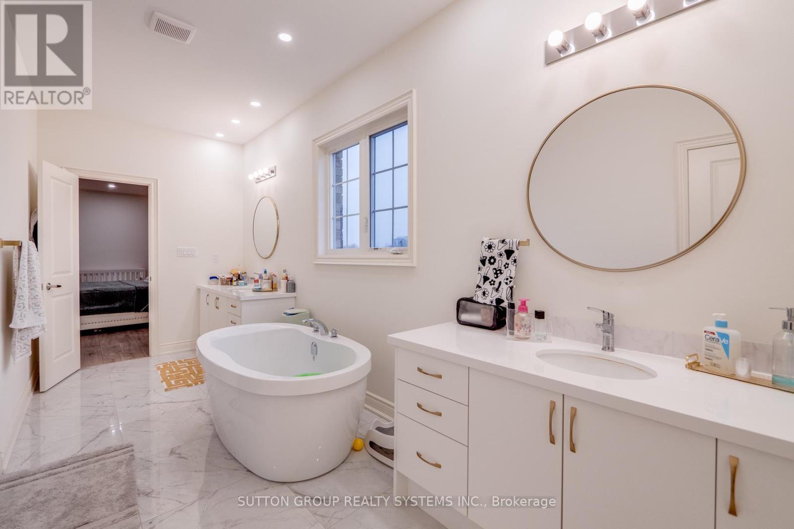 389 Humphrey Street, Hamilton, ON - Indoor Photo Showing Bathroom