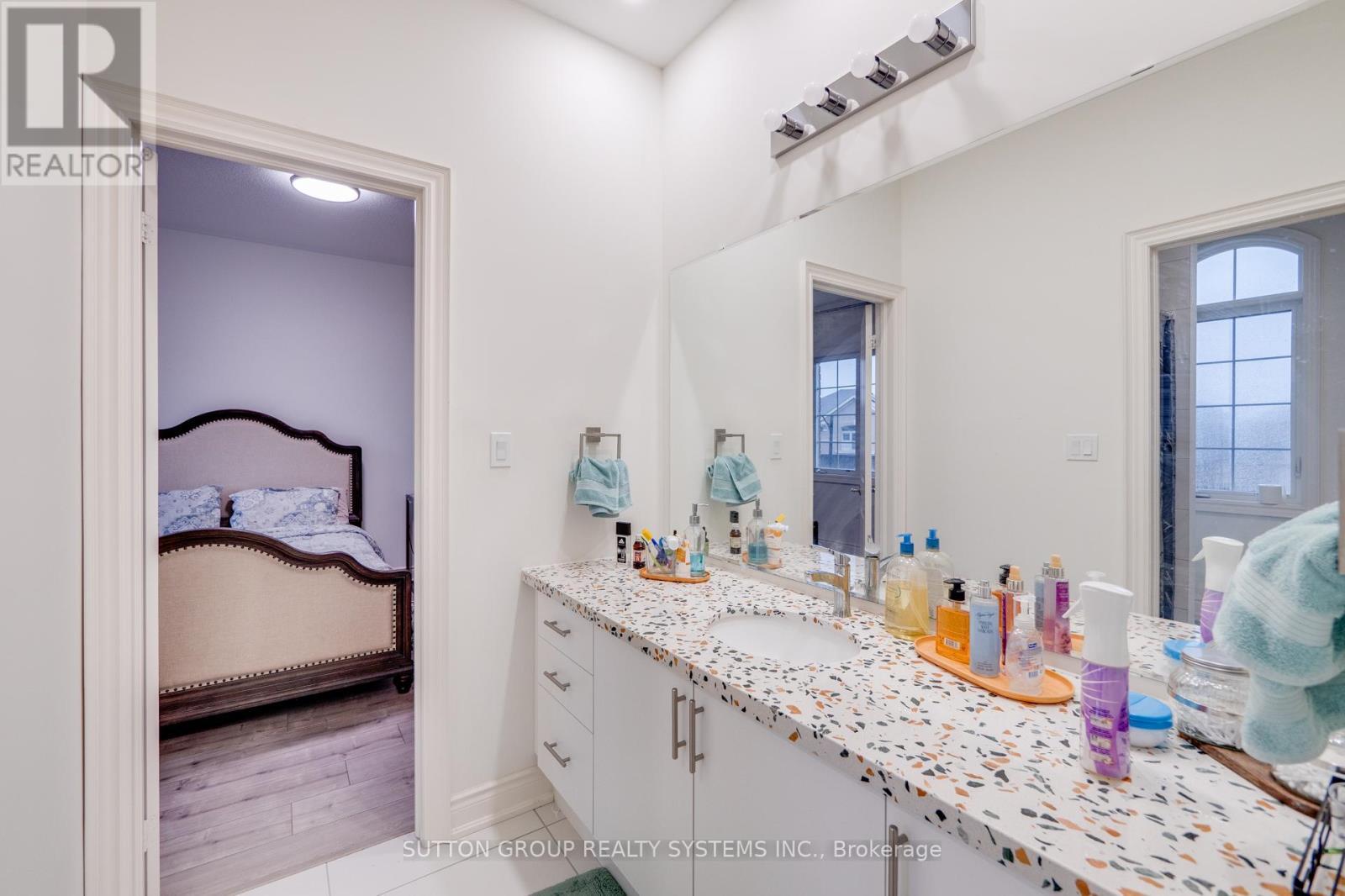 389 Humphrey Street, Hamilton, ON - Indoor Photo Showing Bathroom