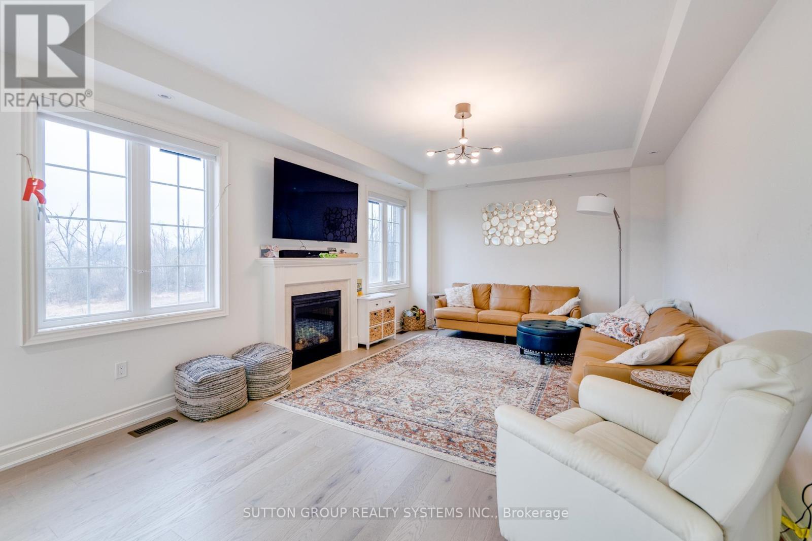 389 Humphrey Street, Hamilton, ON - Indoor Photo Showing Living Room With Fireplace