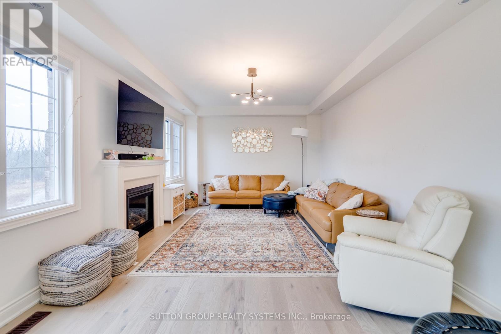 389 Humphrey Street, Hamilton, ON - Indoor Photo Showing Living Room With Fireplace