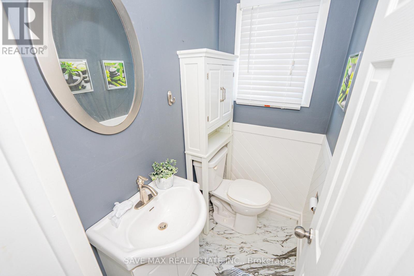 6307 Carolyn Avenue, Niagara Falls, ON - Indoor Photo Showing Bathroom