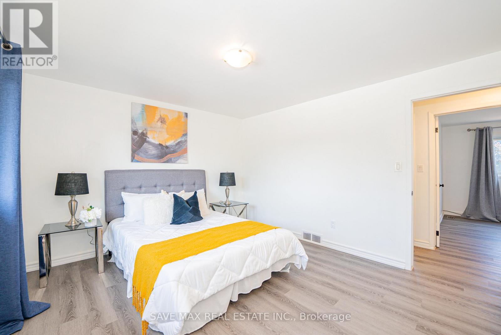 6307 Carolyn Avenue, Niagara Falls, ON - Indoor Photo Showing Bedroom