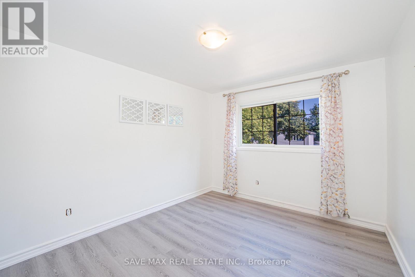 6307 Carolyn Avenue, Niagara Falls, ON - Indoor Photo Showing Other Room