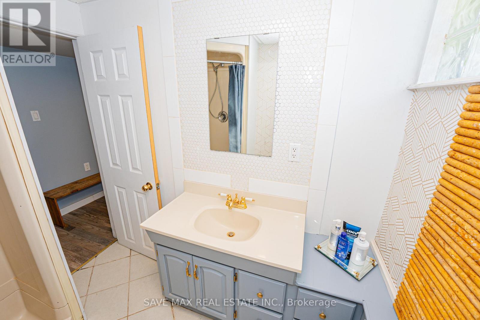 6307 Carolyn Avenue, Niagara Falls, ON - Indoor Photo Showing Bathroom