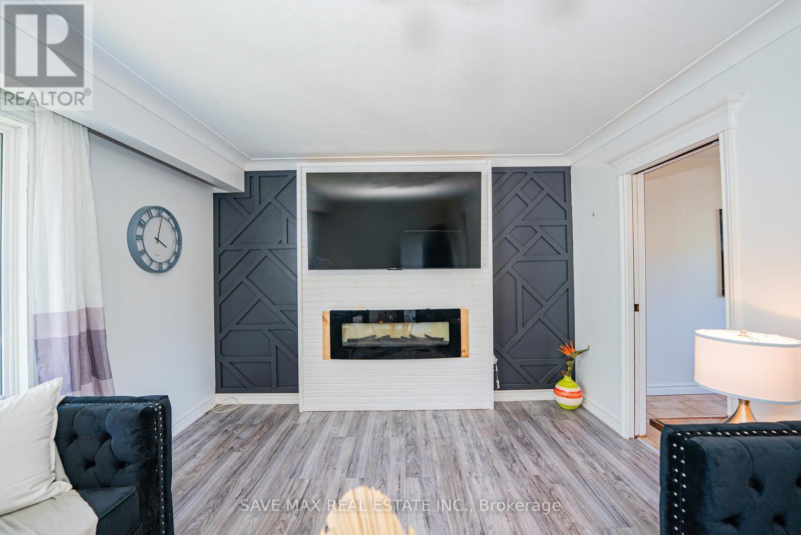 6307 Carolyn Avenue, Niagara Falls, ON - Indoor Photo Showing Other Room With Fireplace