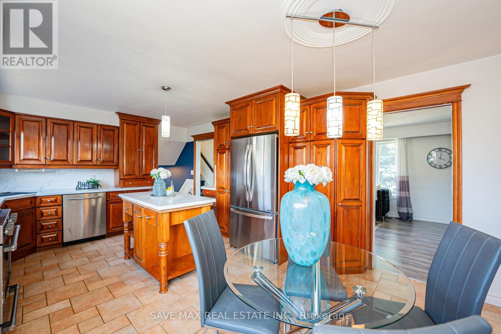 6307 Carolyn Avenue, Niagara Falls, ON - Indoor Photo Showing Kitchen