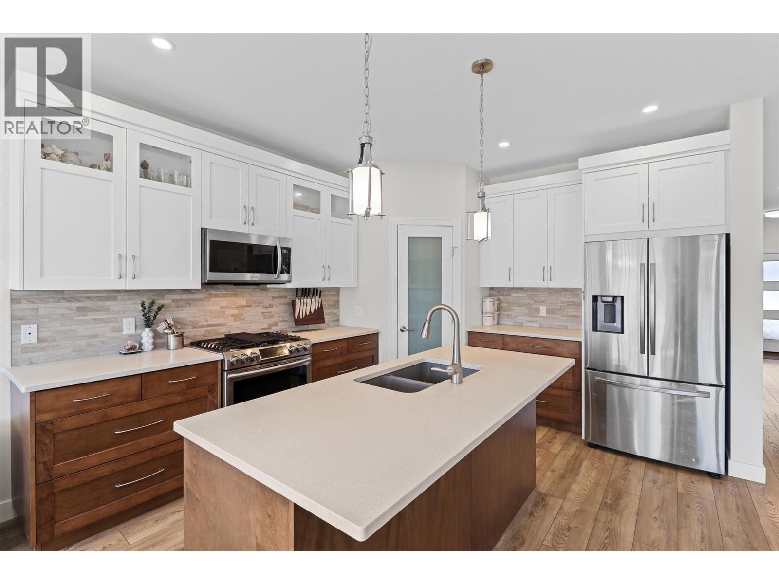 641 Shuswap Road Unit# 228, Kamloops, BC - Indoor Photo Showing Kitchen With Double Sink With Upgraded Kitchen