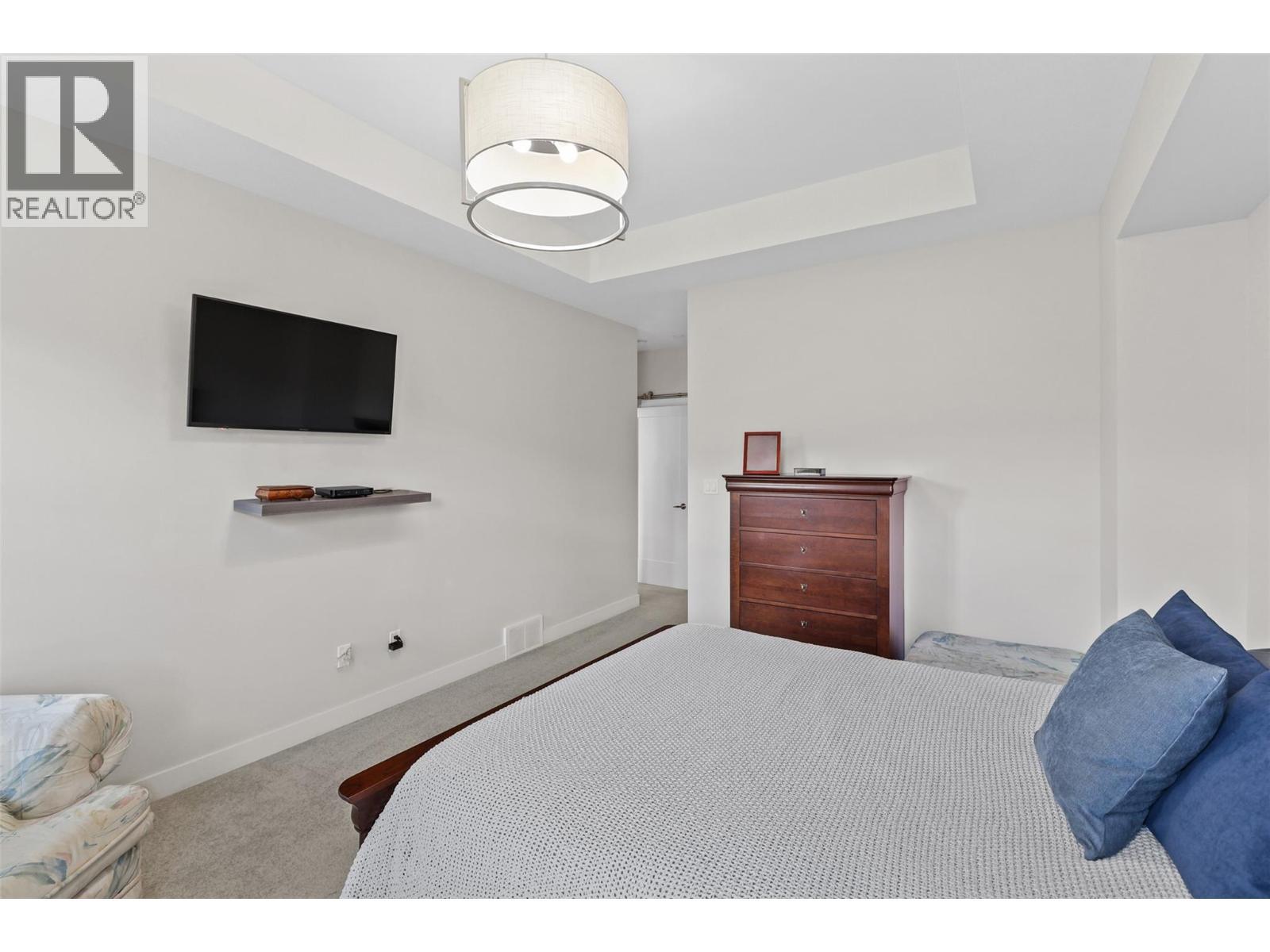 641 Shuswap Road Unit# 228, Kamloops, BC - Indoor Photo Showing Bedroom