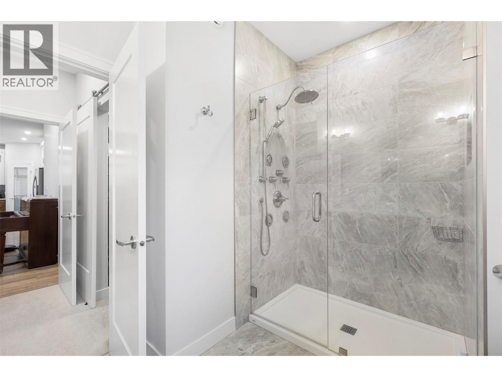 641 Shuswap Road Unit# 228, Kamloops, BC - Indoor Photo Showing Bathroom