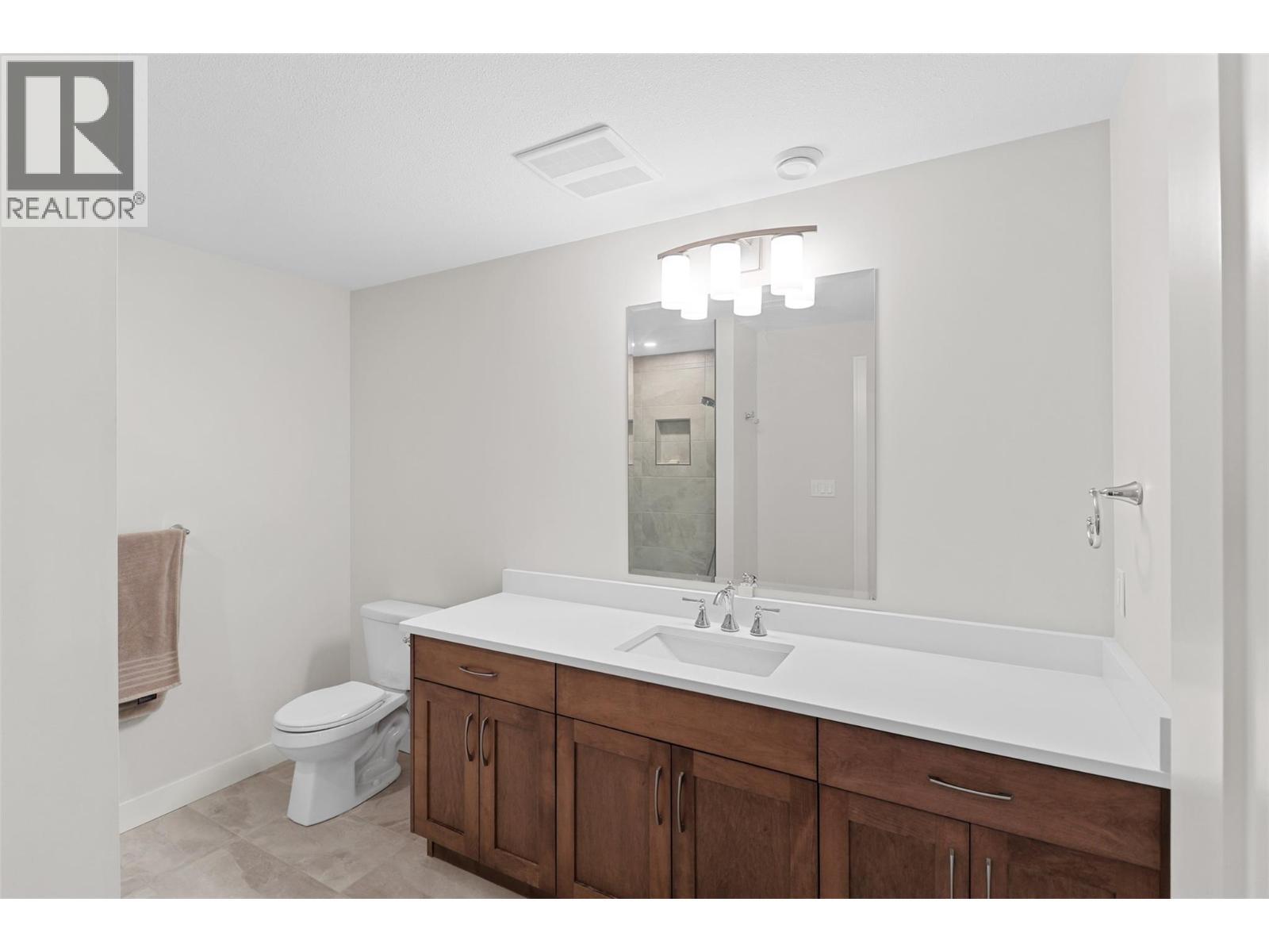 641 Shuswap Road Unit# 228, Kamloops, BC - Indoor Photo Showing Bathroom