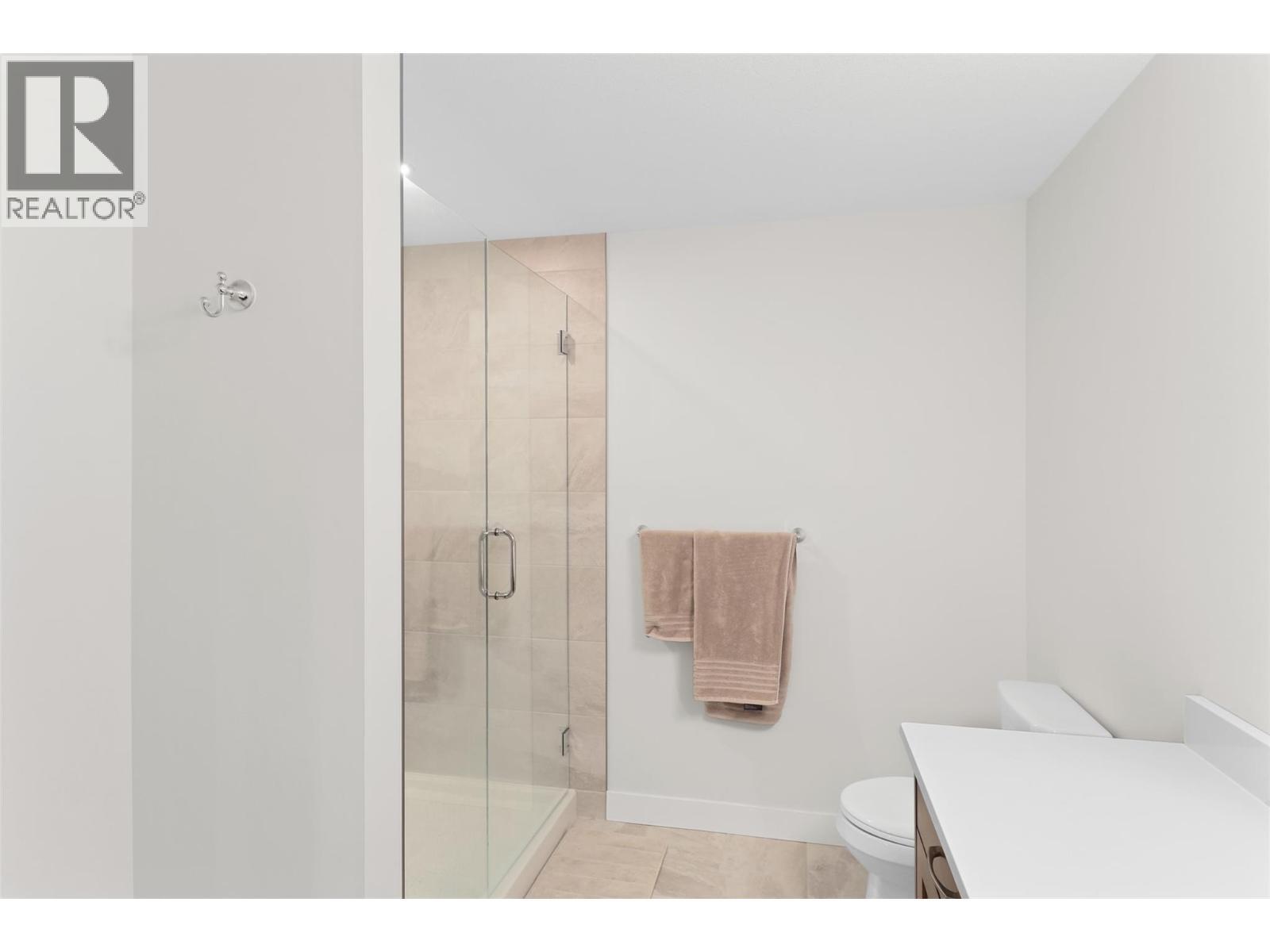 641 Shuswap Road Unit# 228, Kamloops, BC - Indoor Photo Showing Bathroom