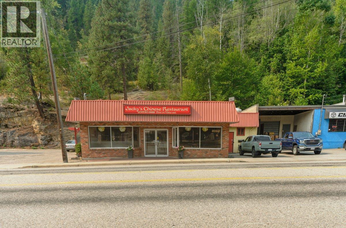 932 And 938 Columbia Avenue, Castlegar, BC