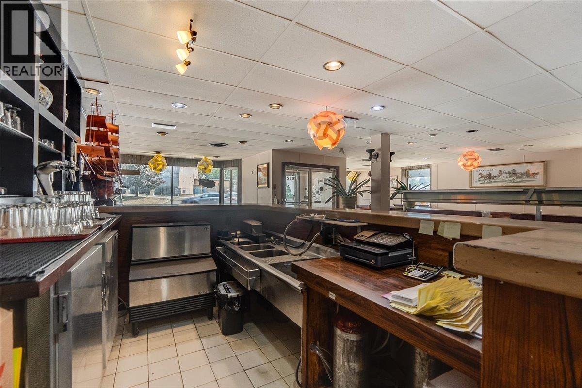 932 And 938 Columbia Avenue, Castlegar, BC