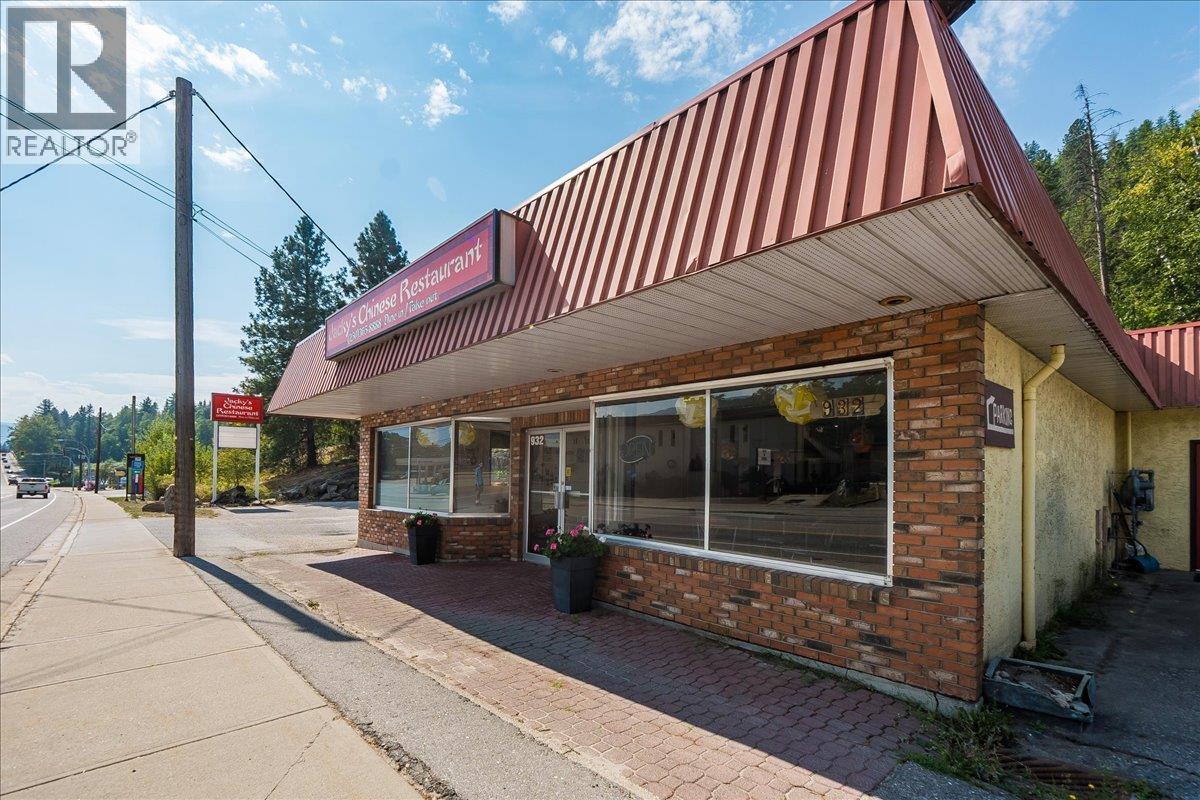 932 And 938 Columbia Avenue, Castlegar, BC