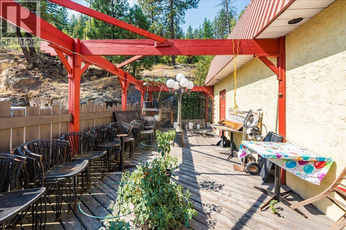 932 And 938 Columbia Avenue, Castlegar, BC