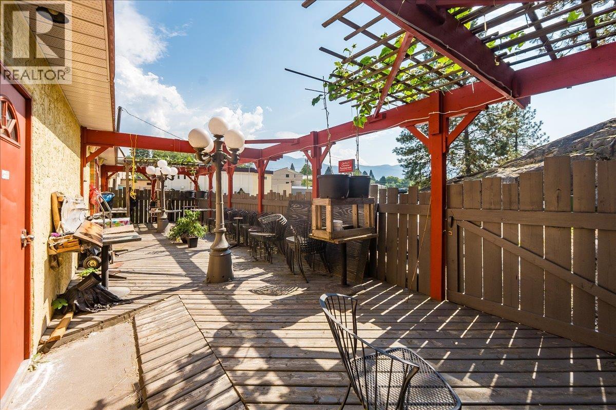 932 And 938 Columbia Avenue, Castlegar, BC