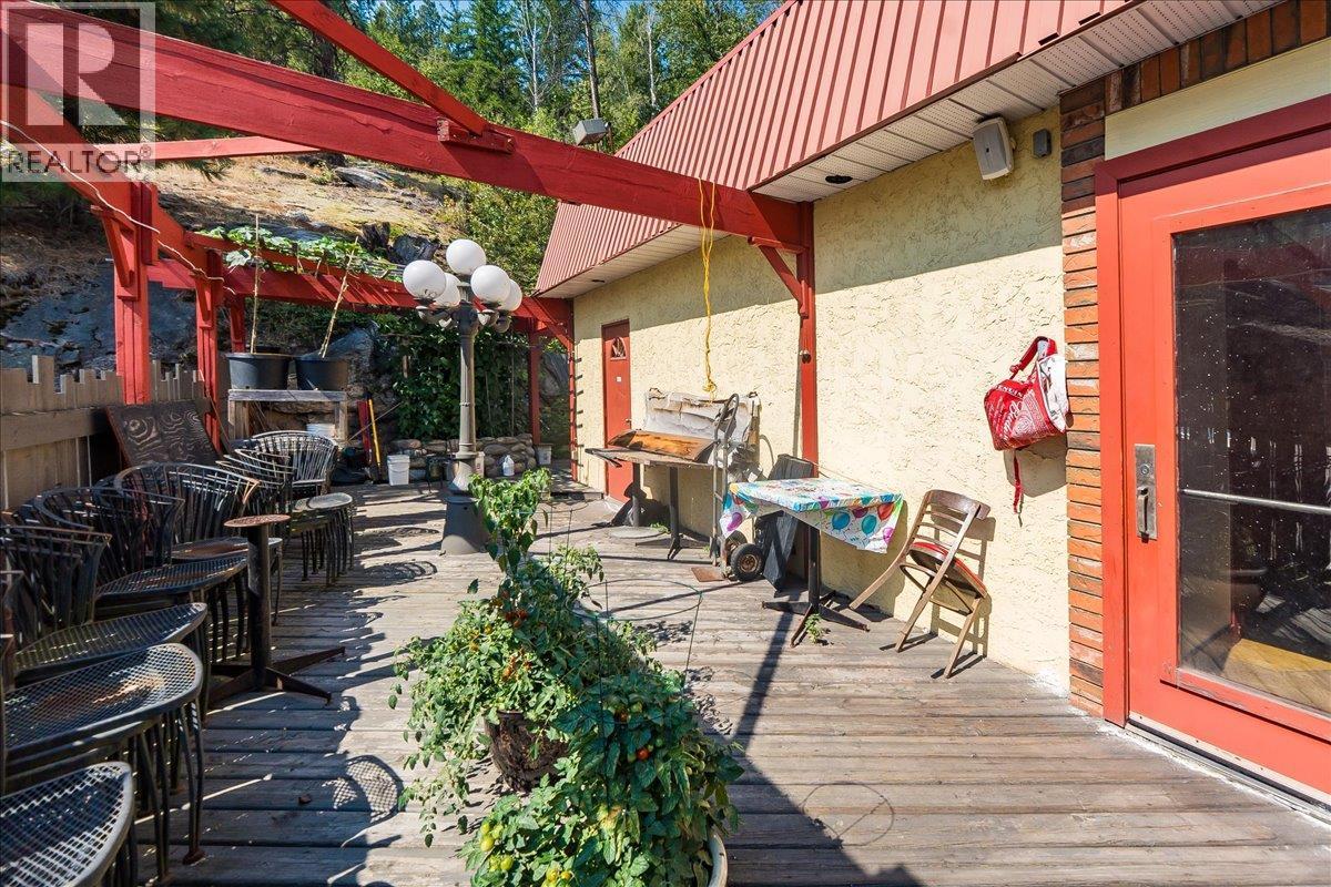 932 And 938 Columbia Avenue, Castlegar, BC