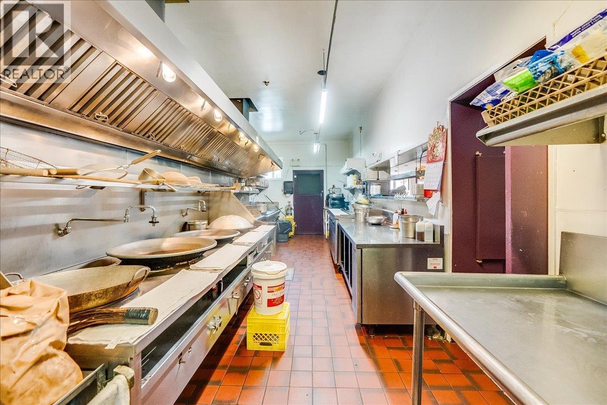 932 And 938 Columbia Avenue, Castlegar, BC