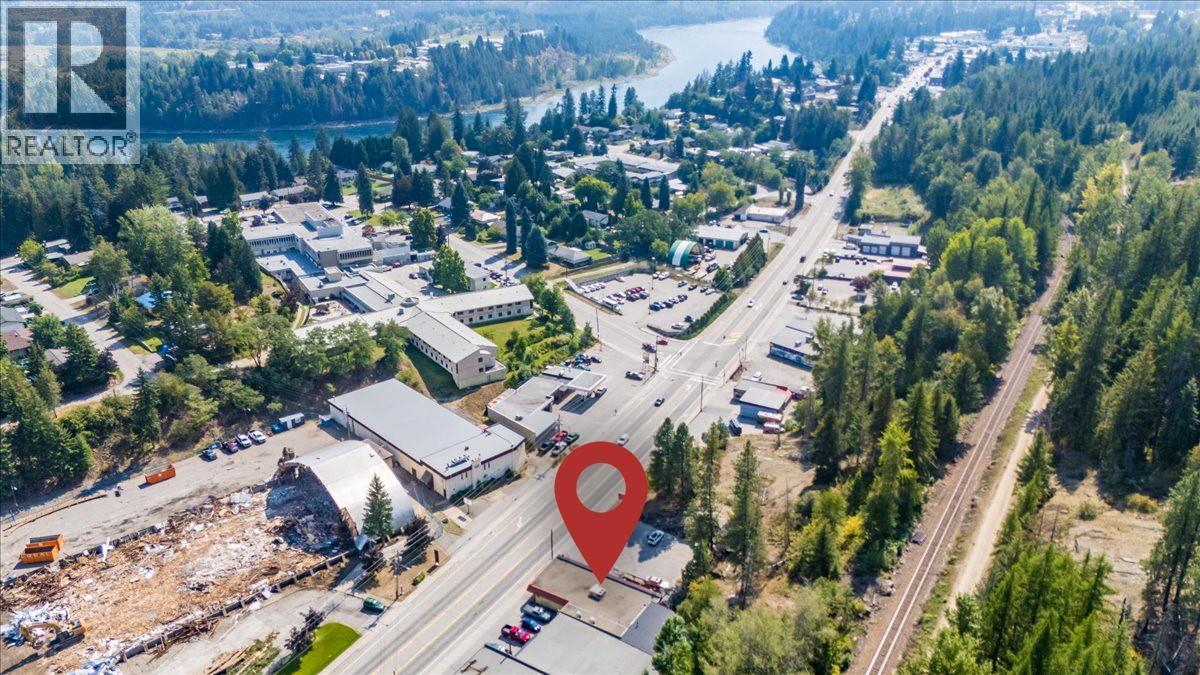 932 And 938 Columbia Avenue, Castlegar, BC