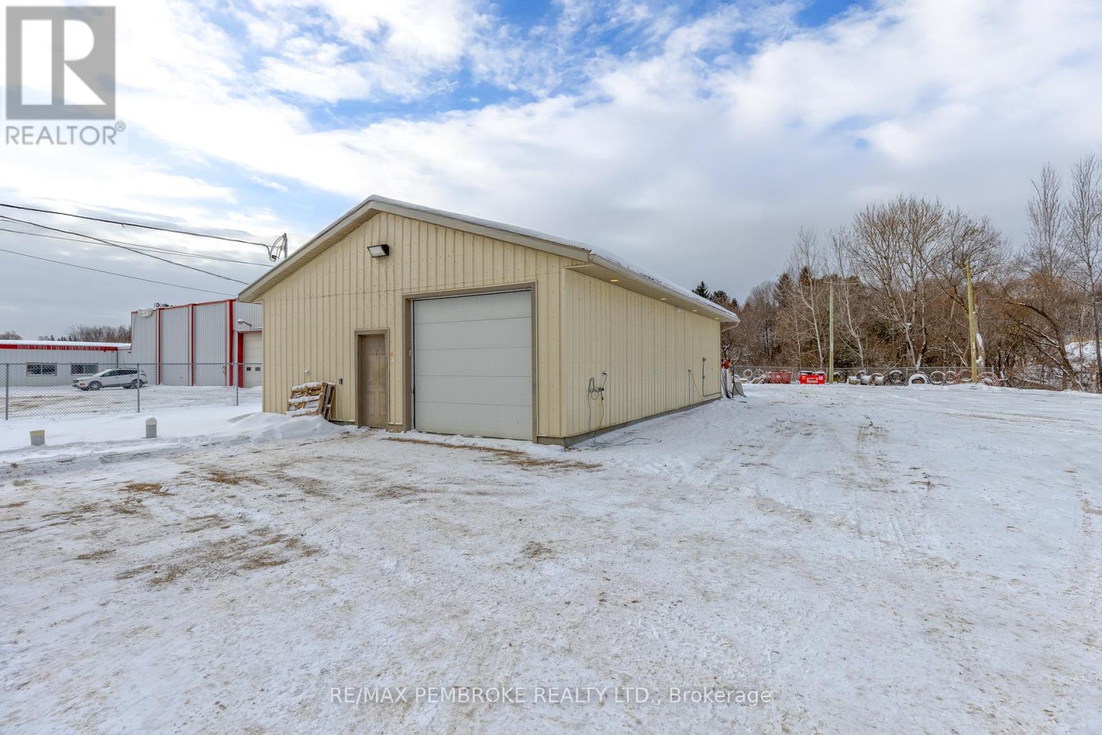 1366 Pembroke Street E, Laurentian Valley, ON