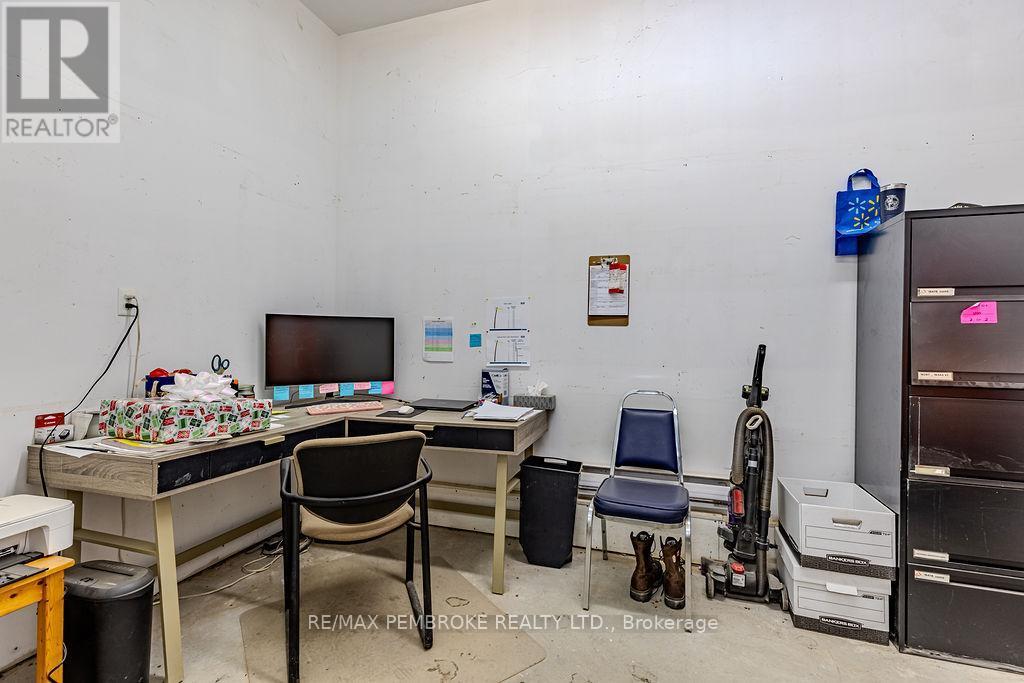 1366 Pembroke Street E, Laurentian Valley, ON