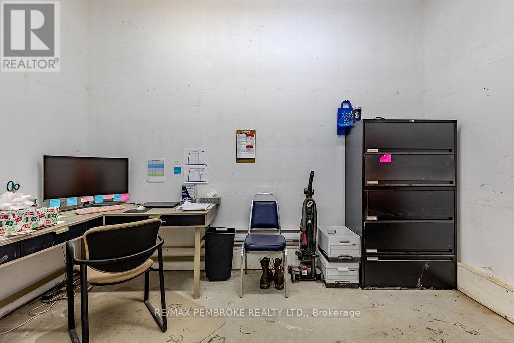 1366 Pembroke Street E, Laurentian Valley, ON