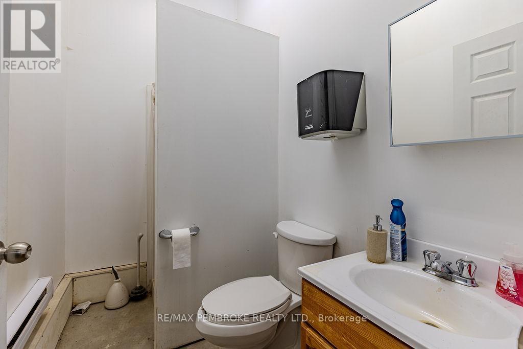 1366 Pembroke Street E, Laurentian Valley, ON