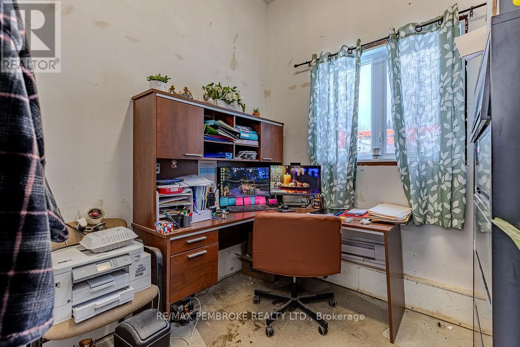 1366 Pembroke Street E, Laurentian Valley, ON