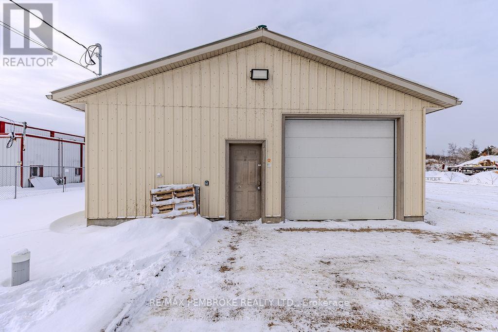 1366 Pembroke Street E, Laurentian Valley, ON