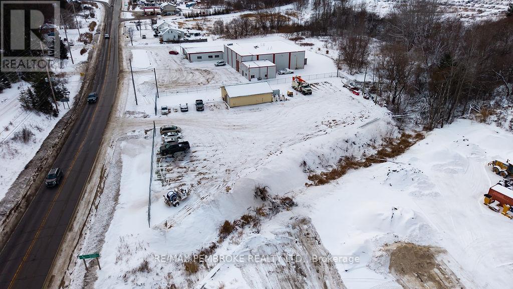 1366 Pembroke Street E, Laurentian Valley, ON