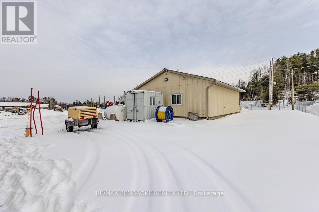 1366 Pembroke Street E, Laurentian Valley, ON