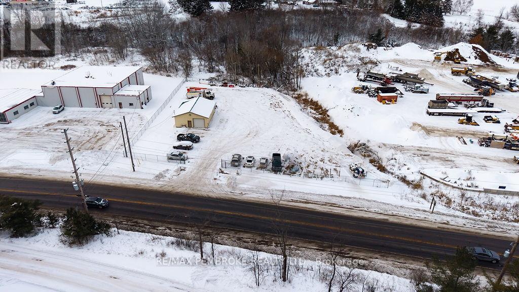1366 Pembroke Street E, Laurentian Valley, ON