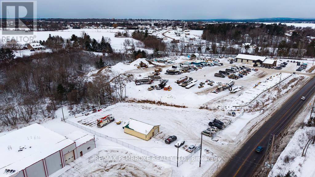 1366 Pembroke Street E, Laurentian Valley, ON