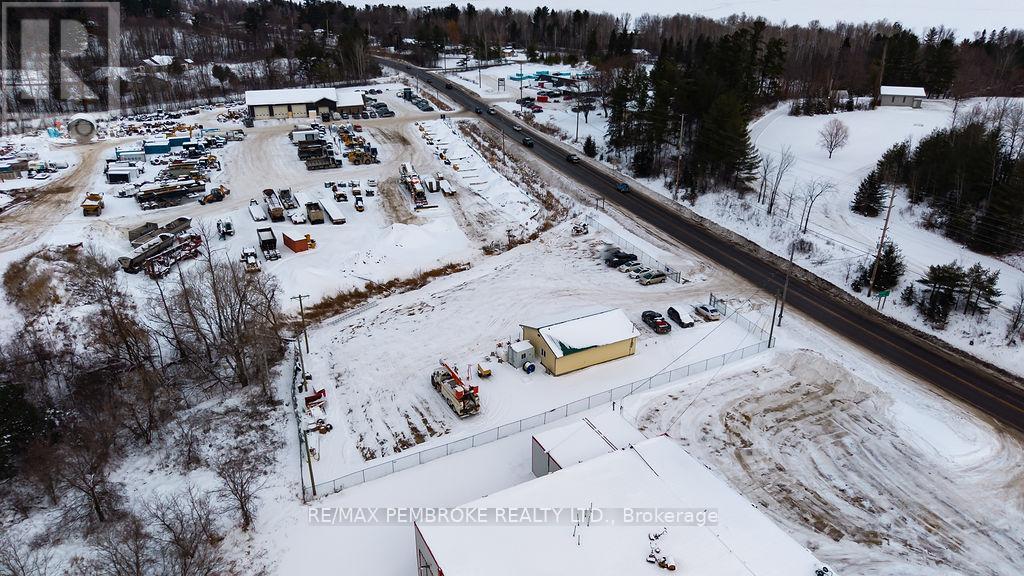 1366 Pembroke Street E, Laurentian Valley, ON