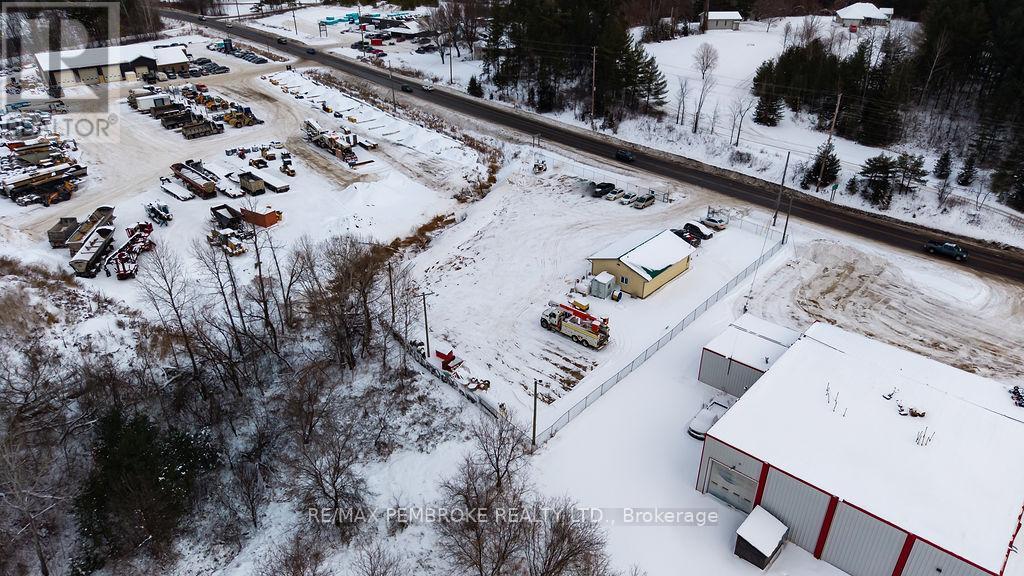 1366 Pembroke Street E, Laurentian Valley, ON
